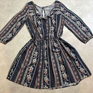 Hollister women’s flower print long sleeve dress. Size M.